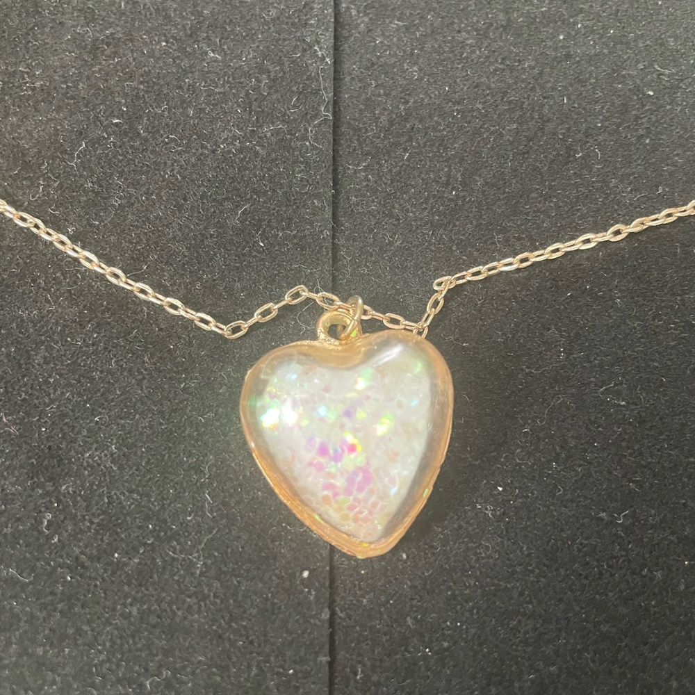 Gold heart necklace - Picture 2 of 2
